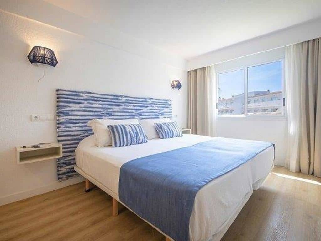 rooms-junior-suite-balcony-or-terrace