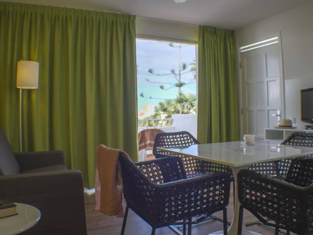 rooms-studio-pool-view