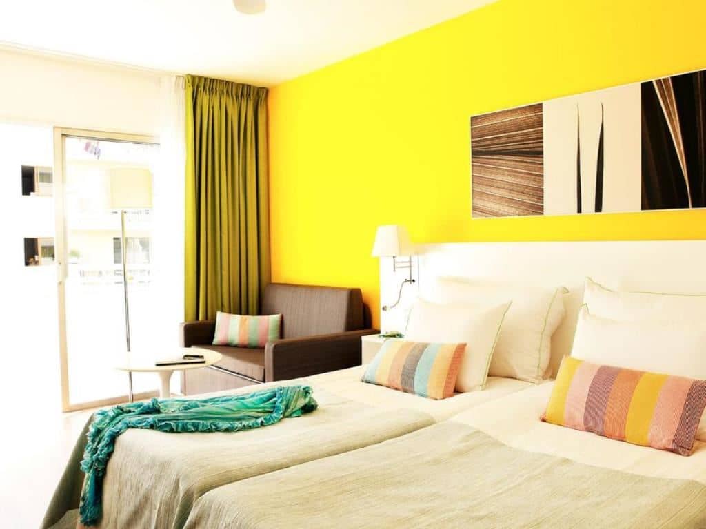 rooms-studio-pool-view
