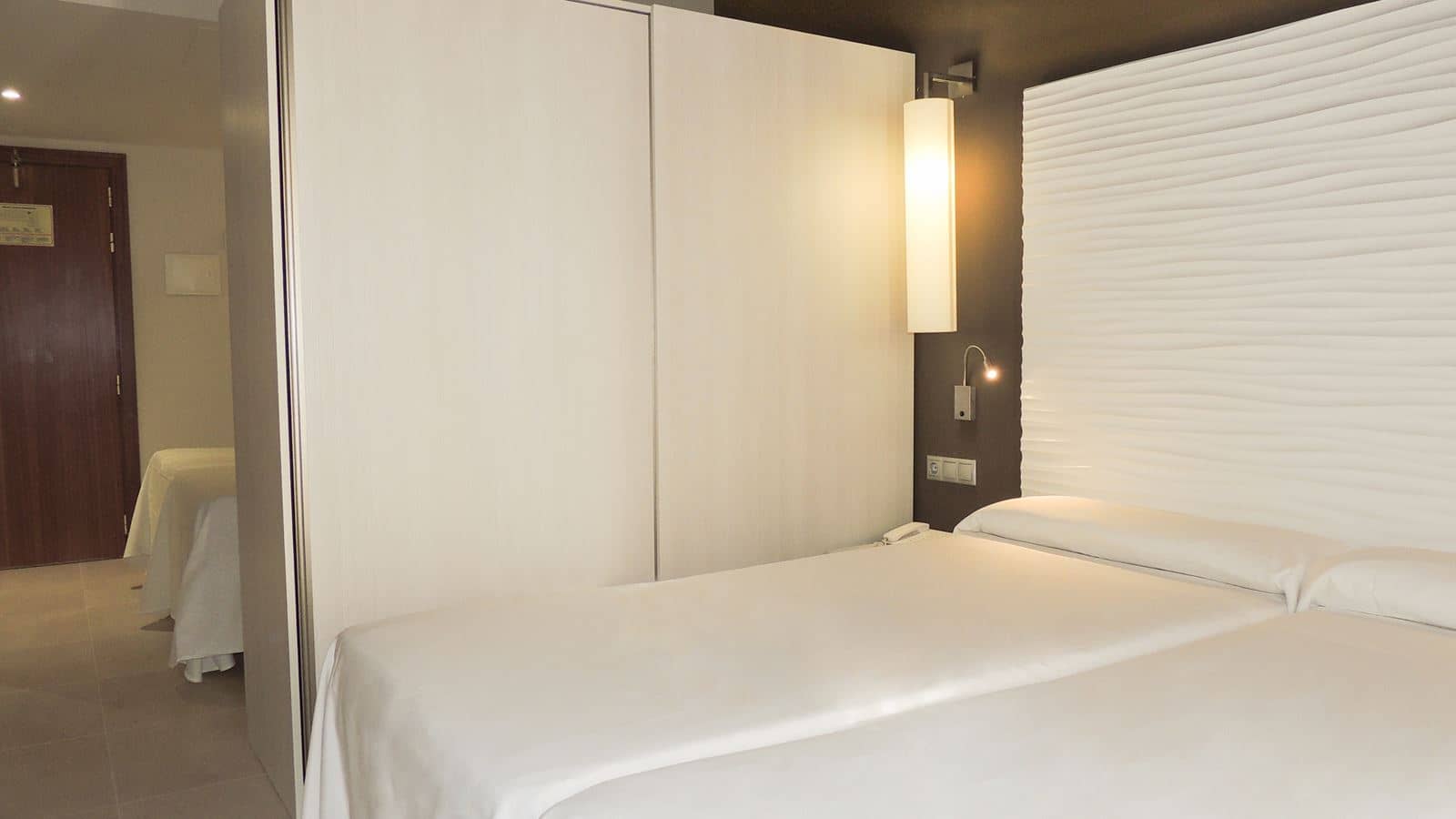 rooms-family-room-balcony-or-terrace