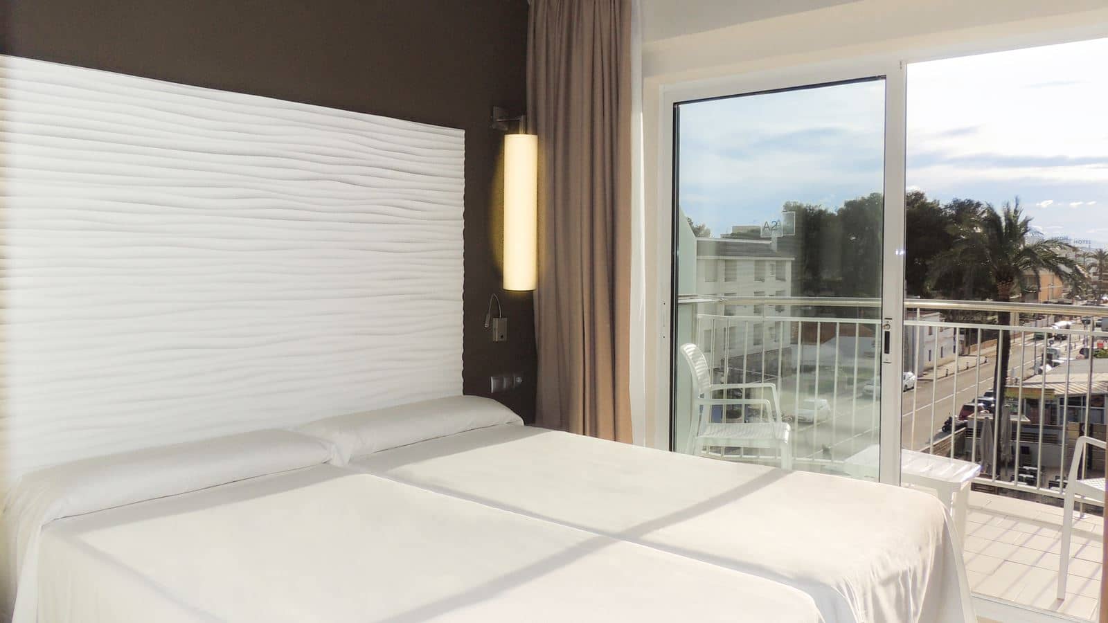 rooms-family-room-balcony-or-terrace