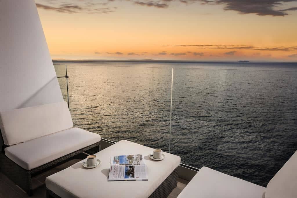 rooms-double-deluxe-artemisa-front-sea-view-terrace