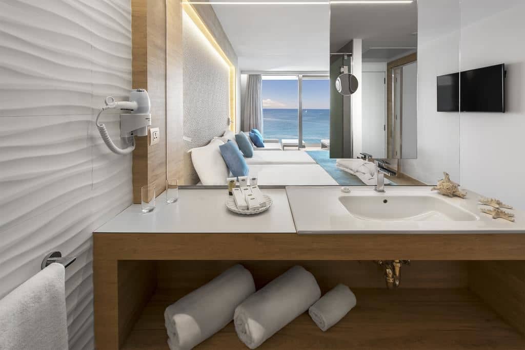 rooms-double-deluxe-artemisa-front-sea-view-terrace