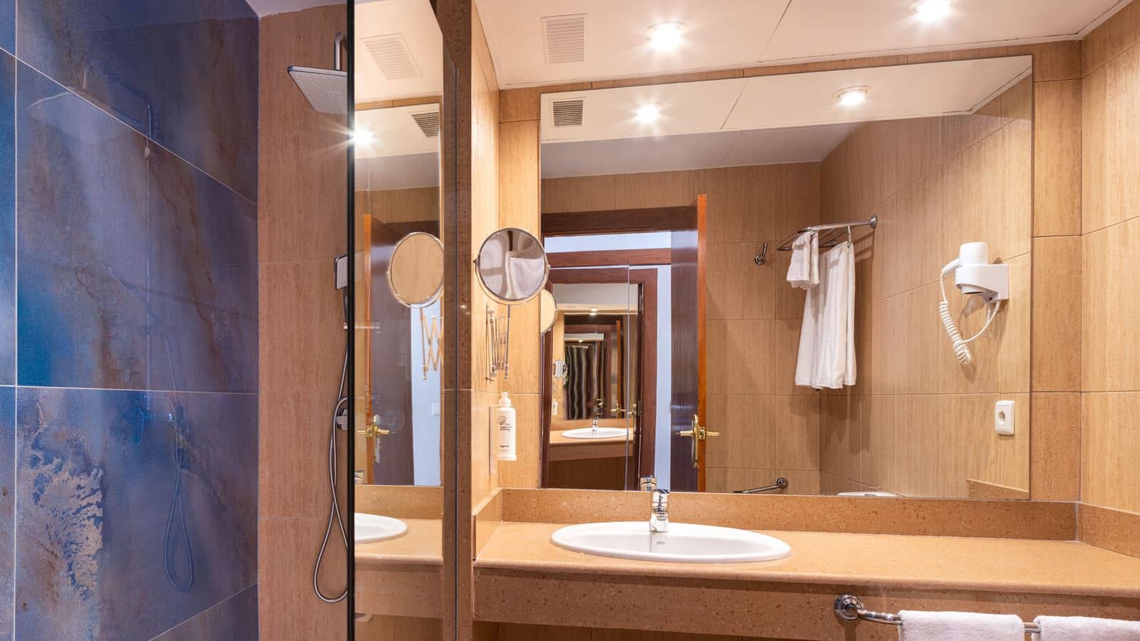 rooms-superior-twin-room-balcony-or-terrace