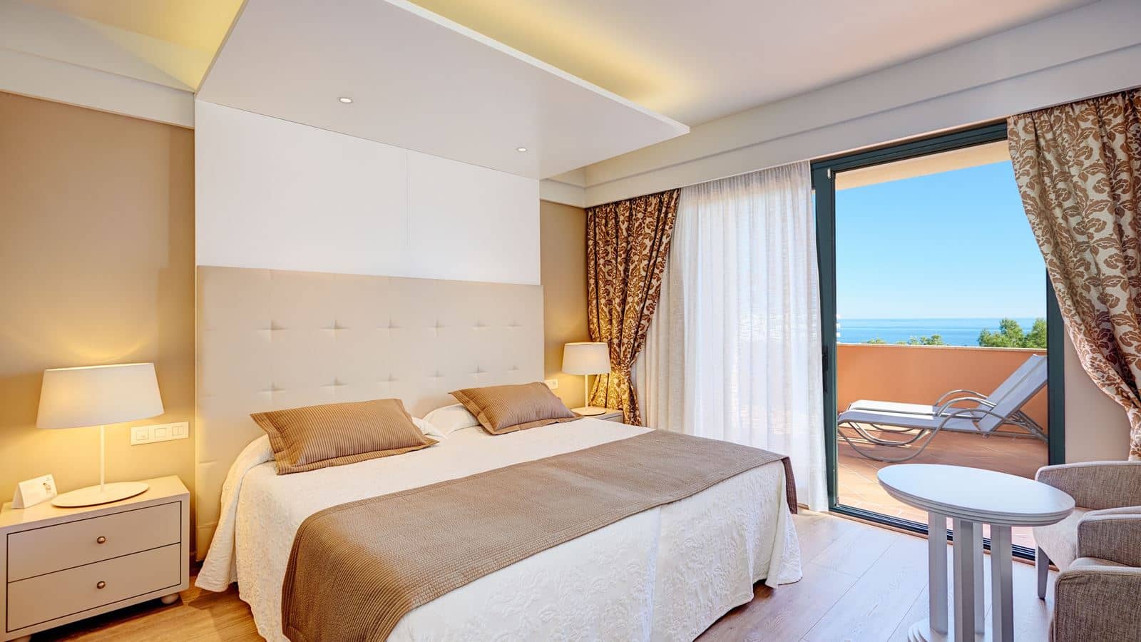 rooms-suite-balcony