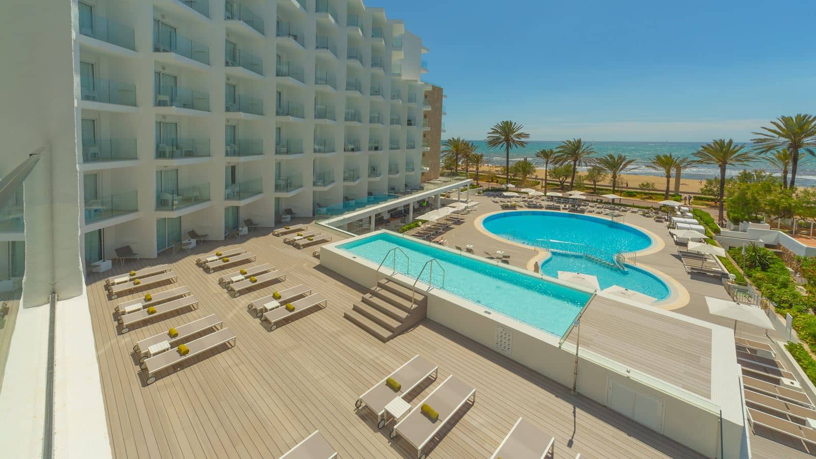 rooms-double-premium-swim-up-lateral-sea-view-balcony