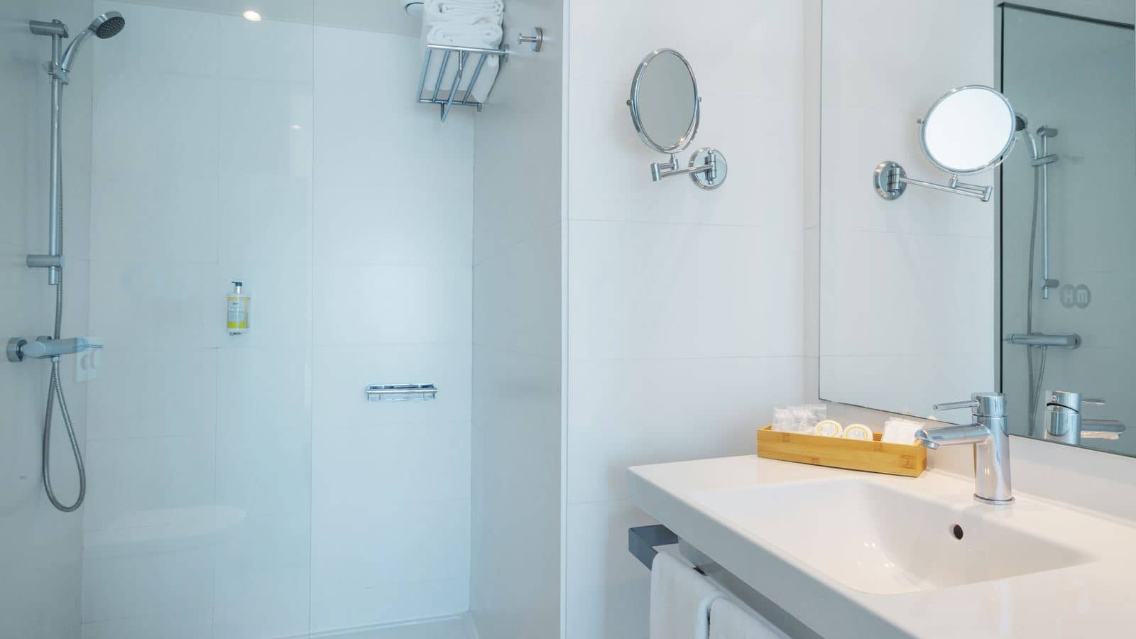 rooms-double-premium-swim-up-lateral-sea-view-balcony