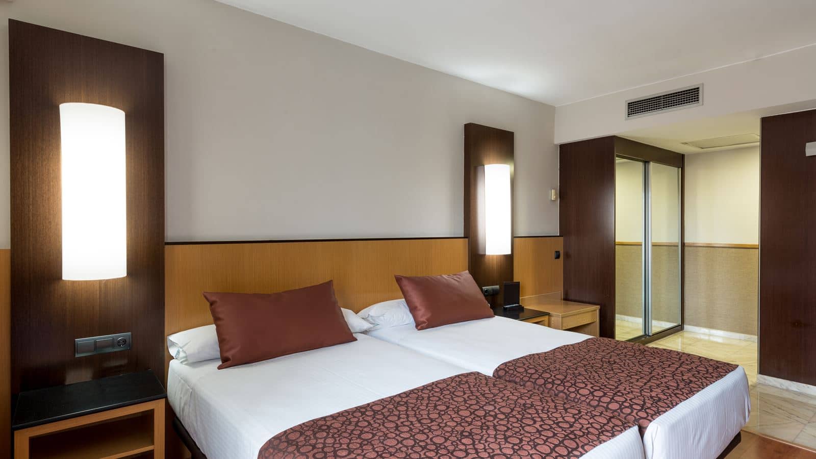 rooms-double-single-use-two-beds