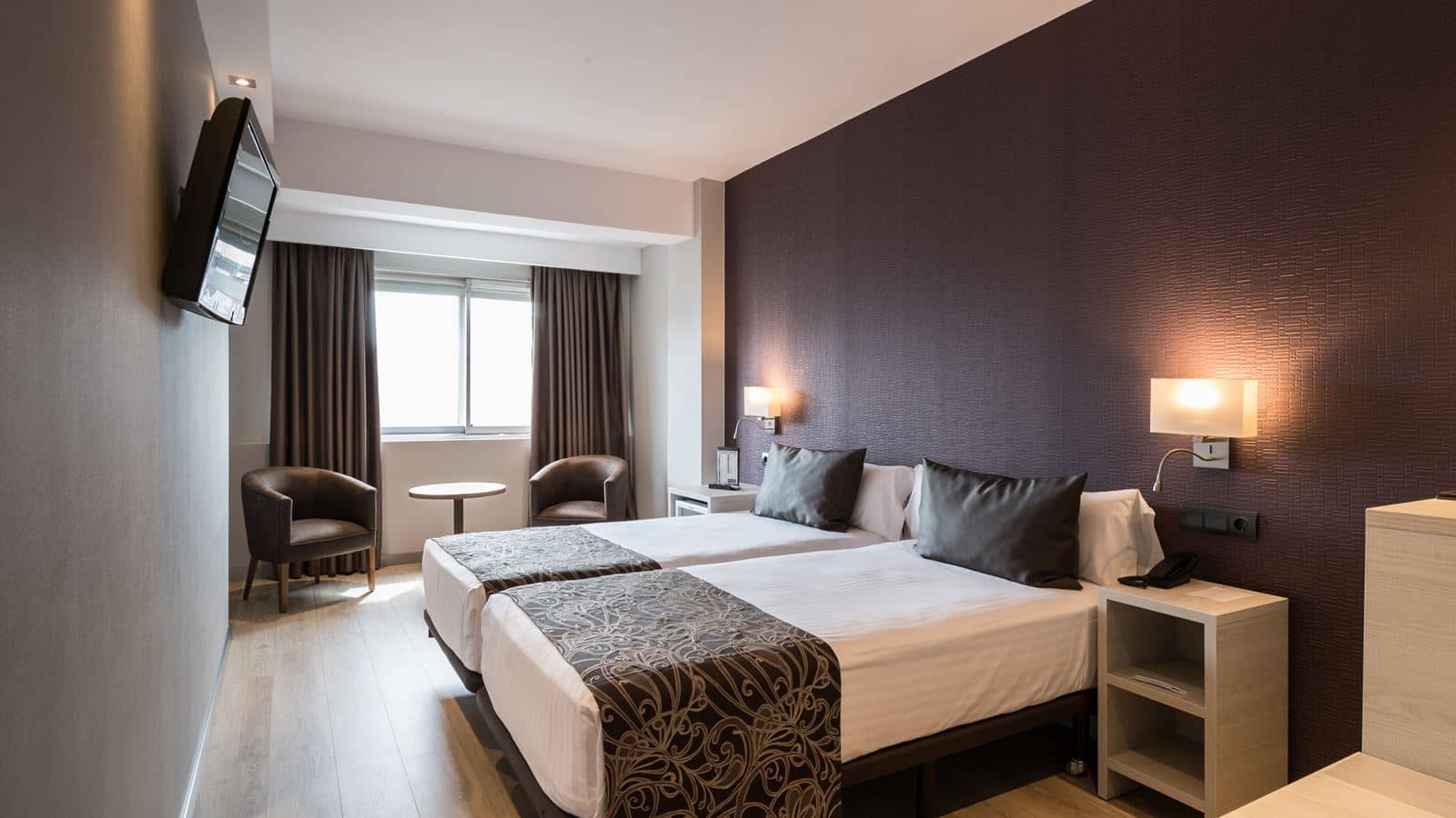 rooms-double-single-use-two-beds