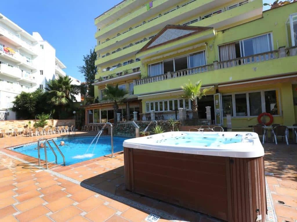 pools-outdoor-pool