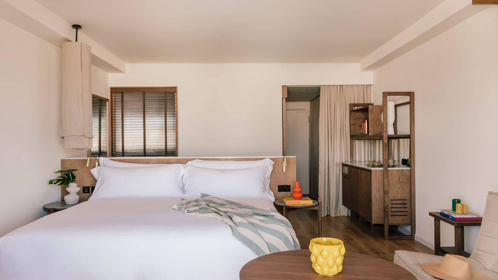 rooms-junior-suite-superior-me+-pool-view