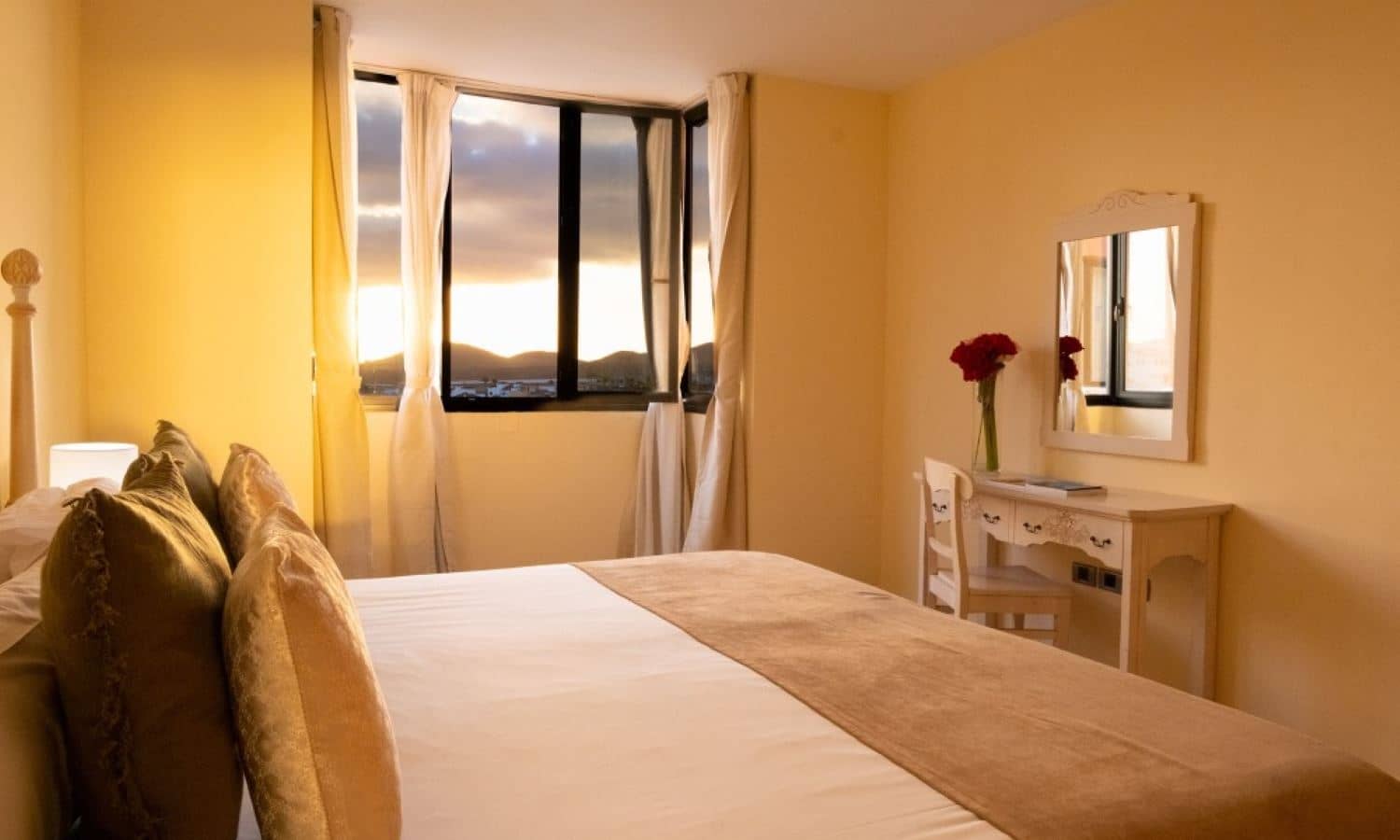 rooms-junior-suite-pool-sea-view