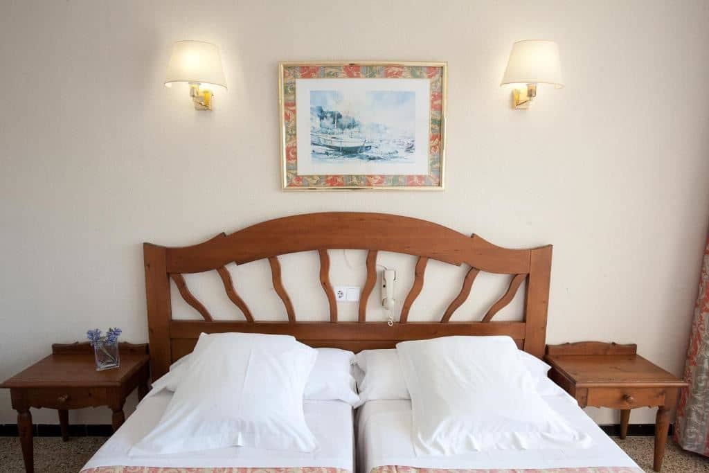 rooms-room-double-balcony-or-terrace