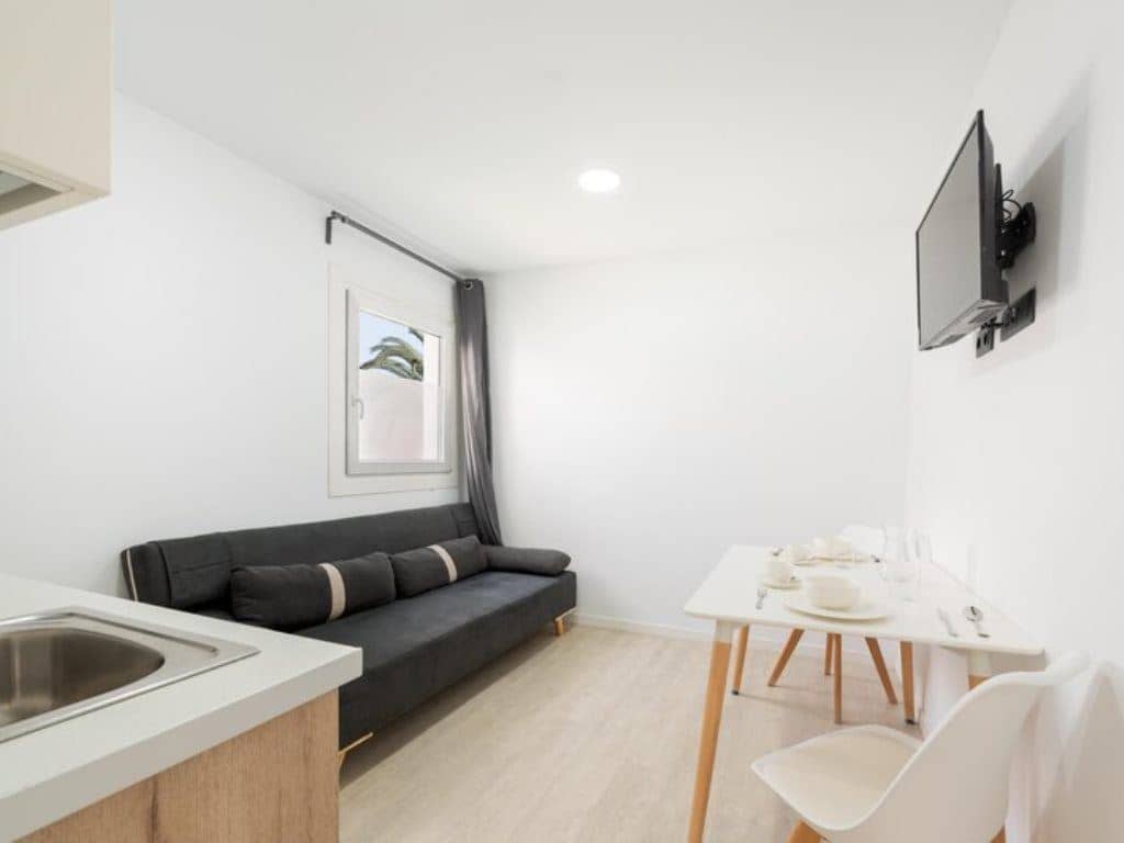 rooms-studio-balcony-or-terrace