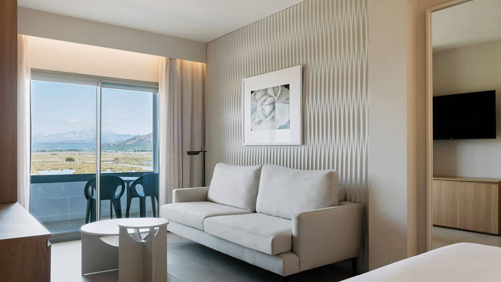 rooms-s4b-two-bedroom-suite-balcony-or-terrace
