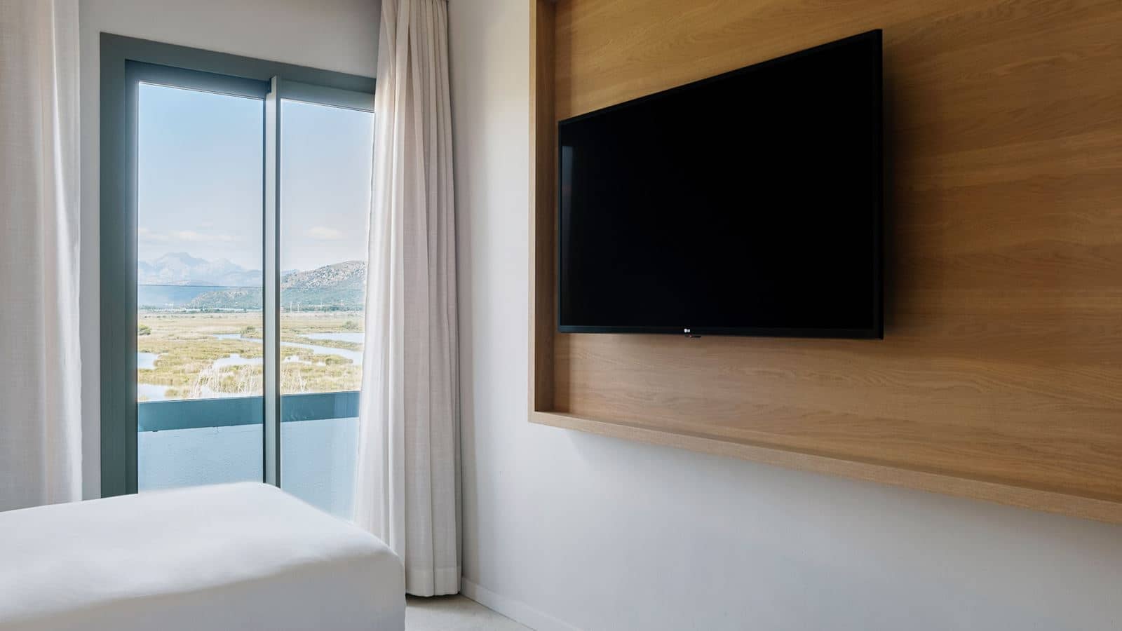 rooms-s4b-two-bedroom-suite-balcony-or-terrace