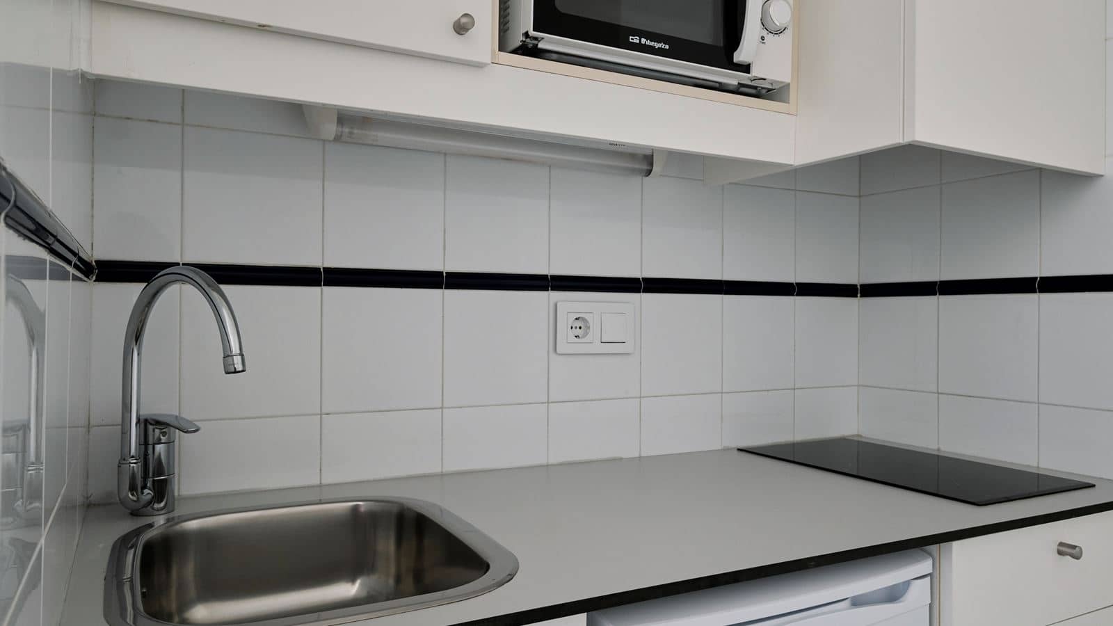 rooms-apartment-standard-1-bedroom-balcony-or-terrace-a4b