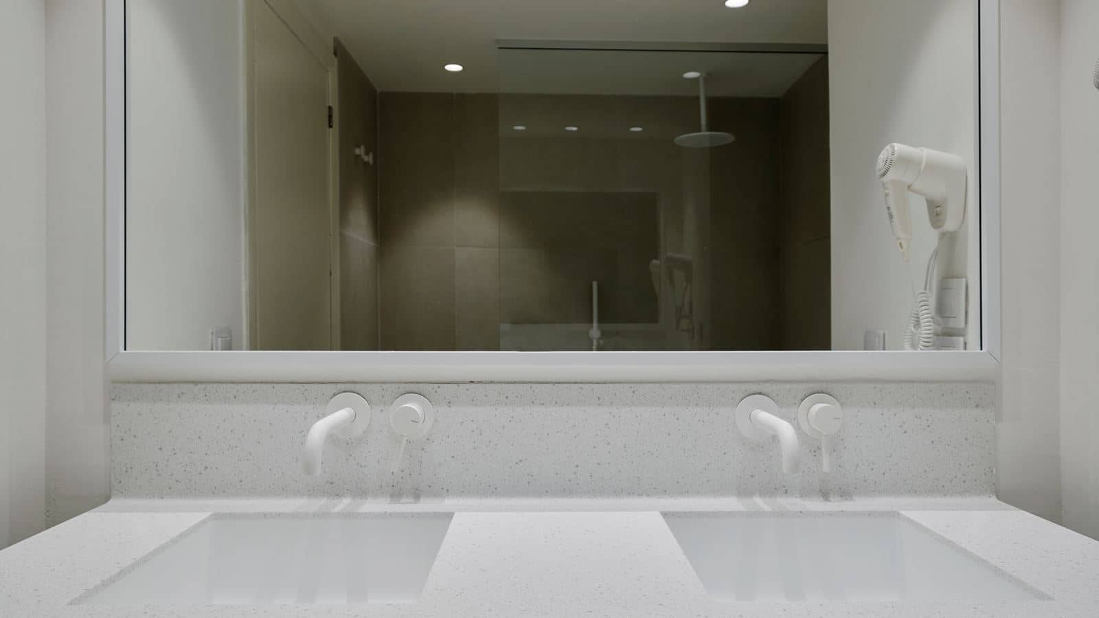 rooms-double-standard-with-balcony-d2b