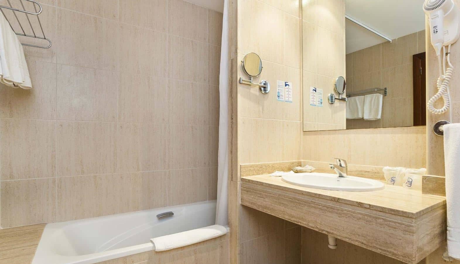 rooms-family-superior-room-balcony-or-terrace