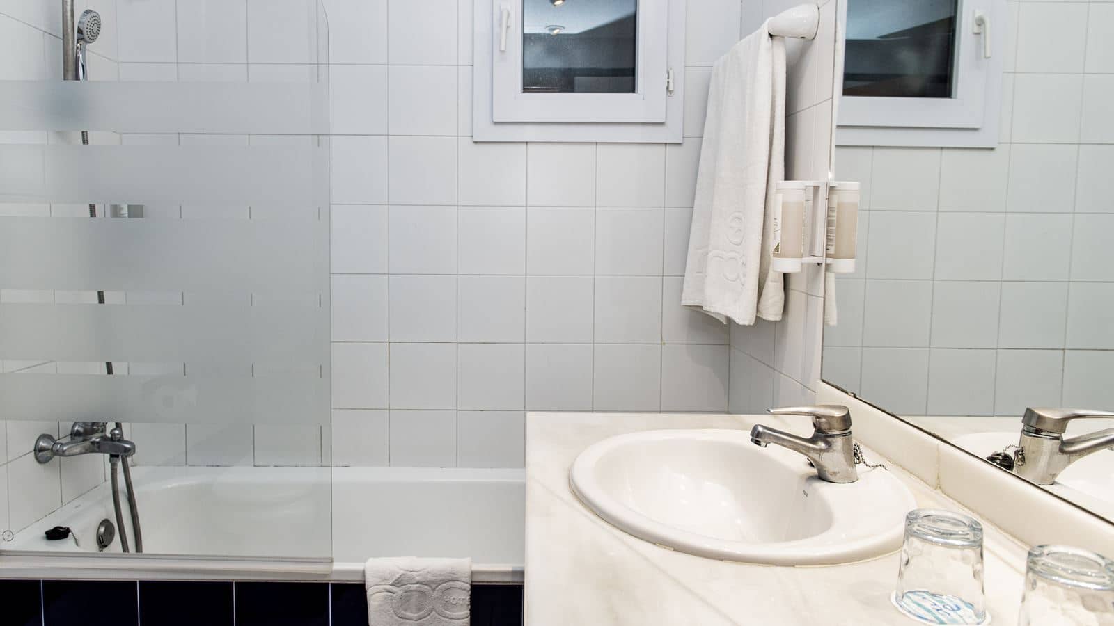rooms-double-single-use-side-sea-view