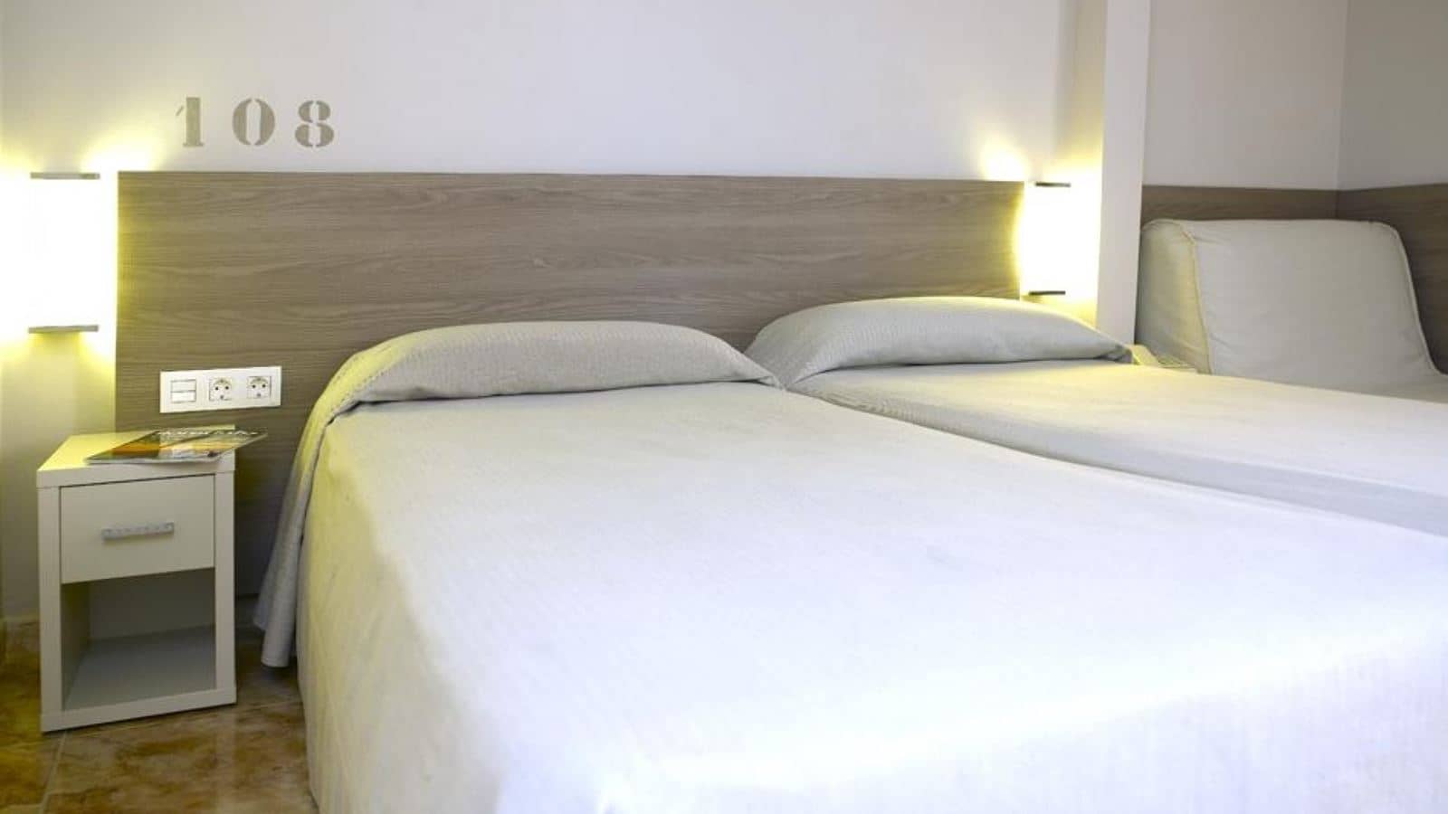 rooms-double-standard-room-balcony-or-terrace