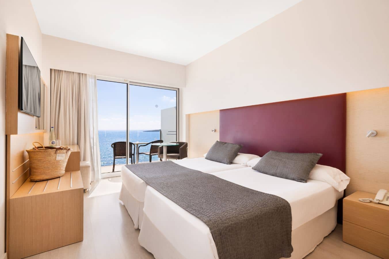 rooms-room-double-seaview-balcony-or-terrace