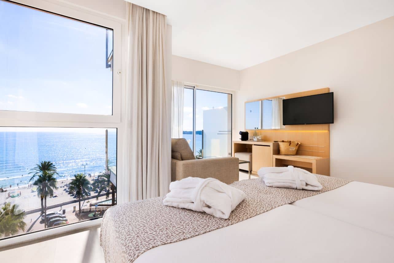 rooms-junior-suite-sea-view-balcony-or-terrace
