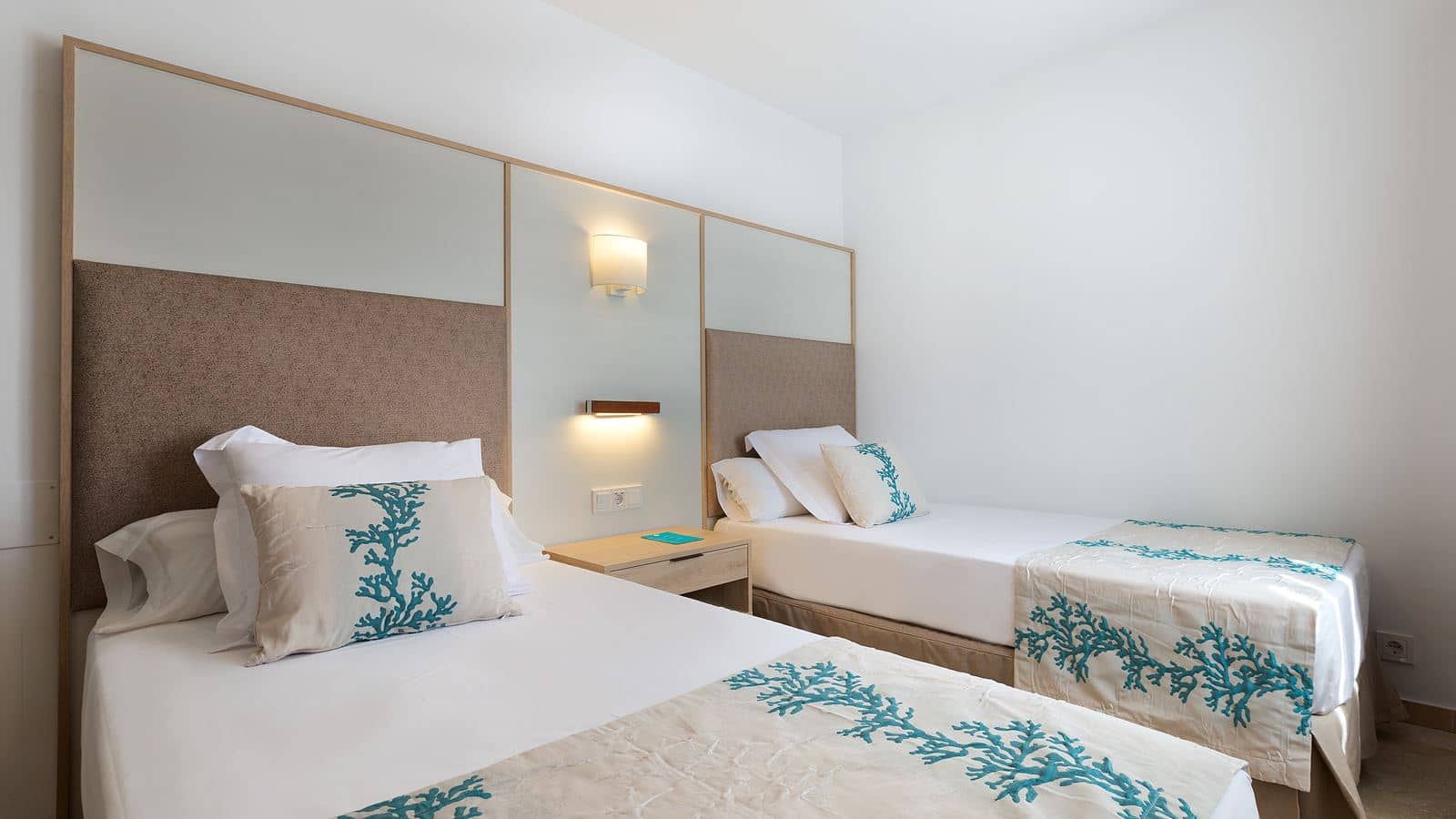rooms-suite-2-bedrooms-balcony-or-terrace
