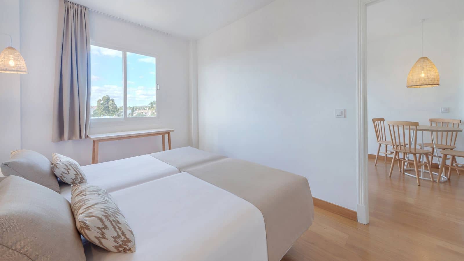 rooms-superior-1-bedroom-apartment-with-balcony-or-terrace