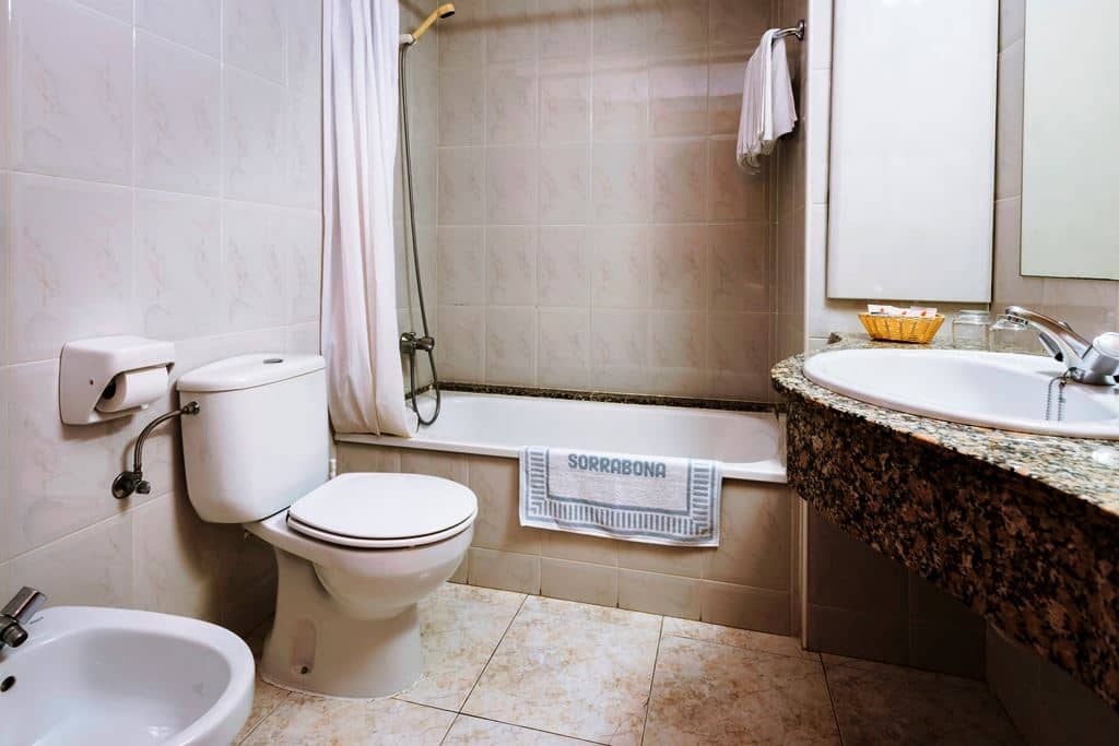 rooms-standard-room-lateral-sea-view