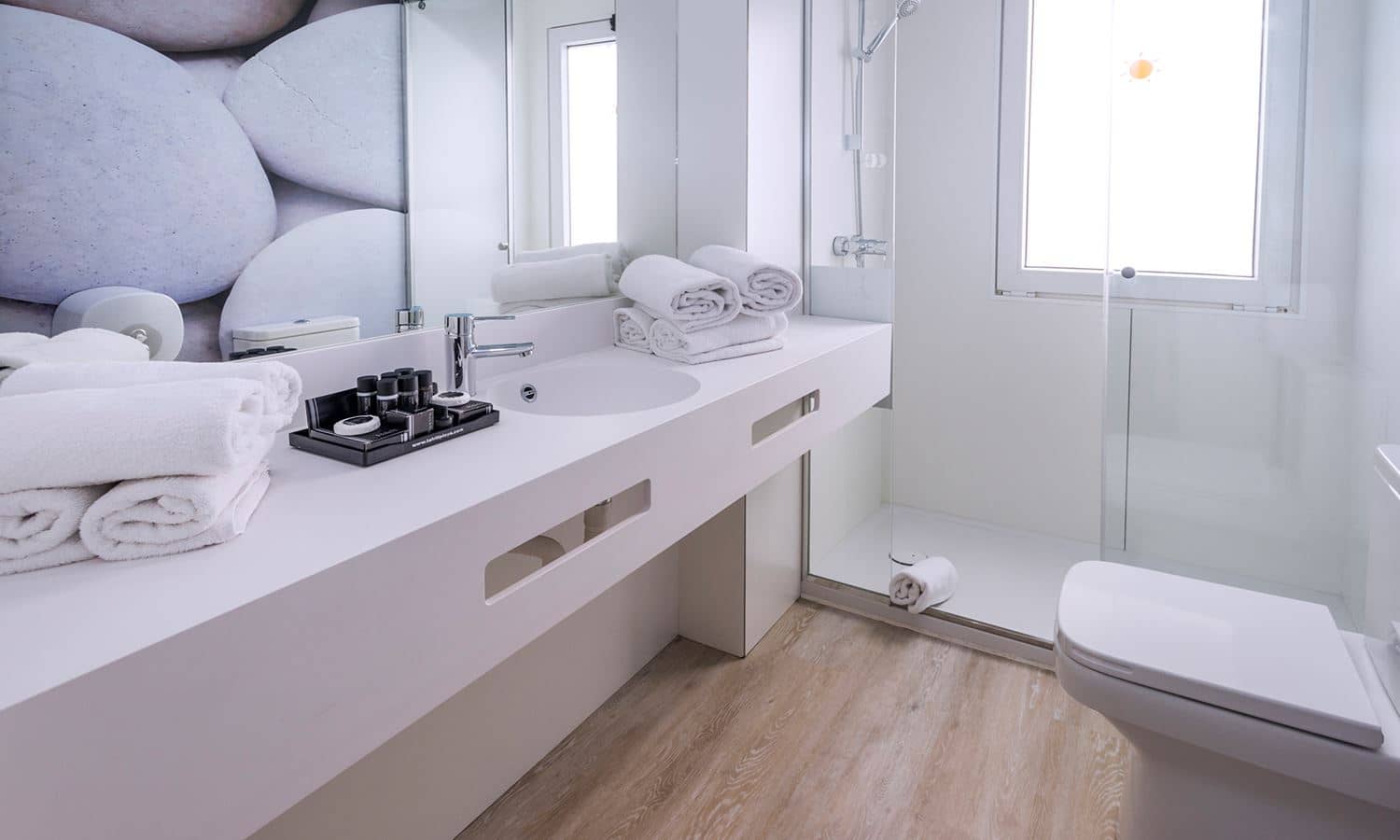 rooms-suite-balcony-or-terrace