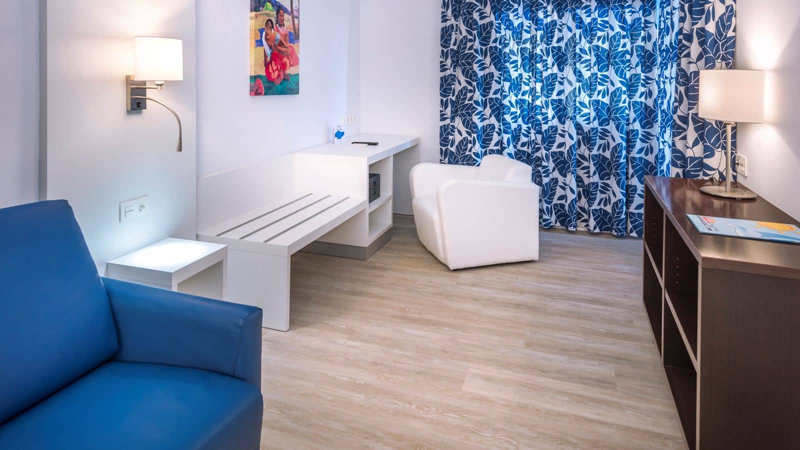 rooms-suite-lateral-sea-view-balcony-or-terrace
