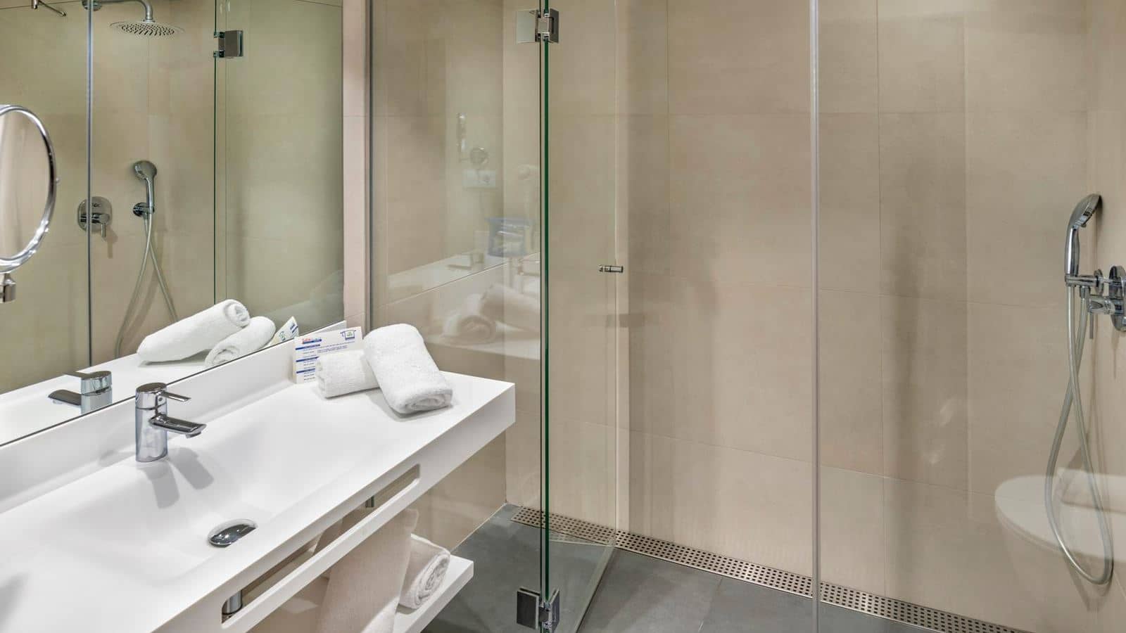 rooms-superior-double-balcony-or-terrace