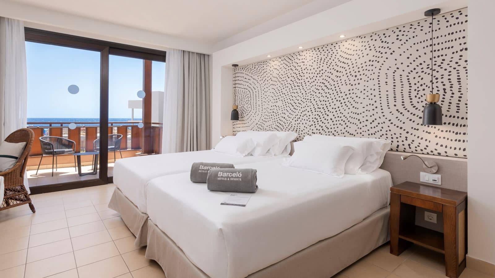 rooms-double-room-lateral-sea-view-balcony-or-terrace