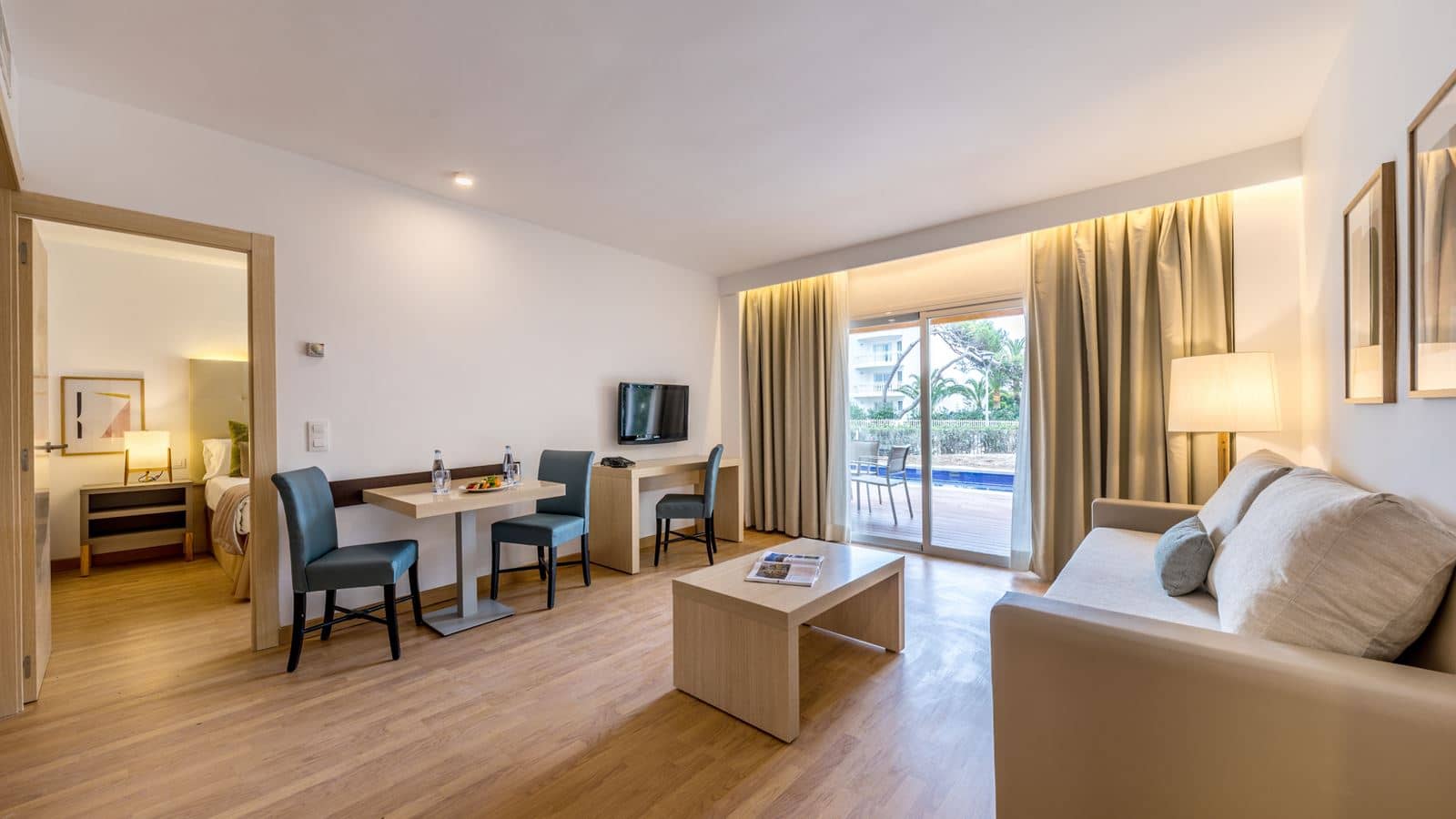 rooms-1-bedroom-suite-balcony-or-terrace