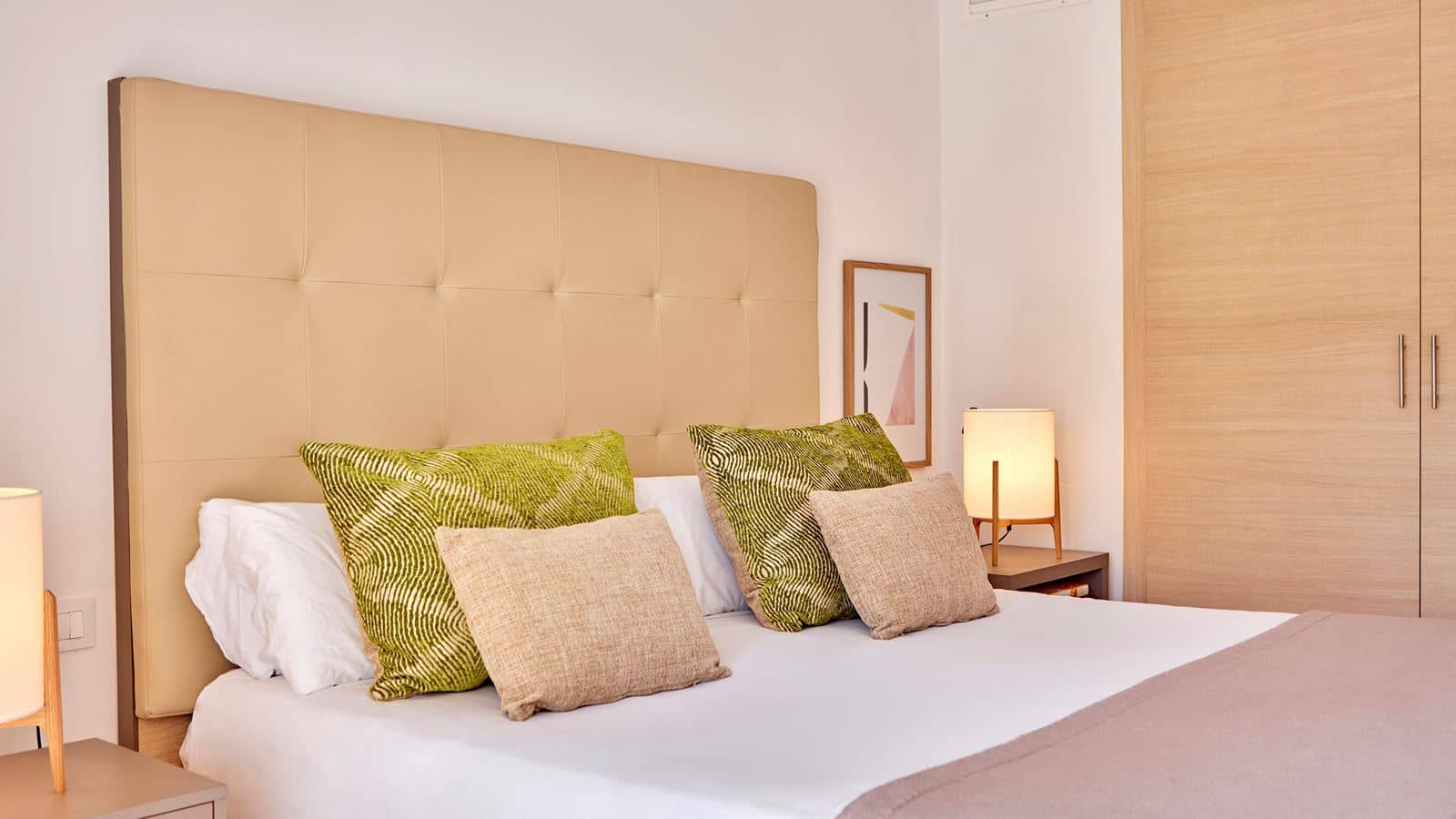 rooms-studio-balcony-or-terrace