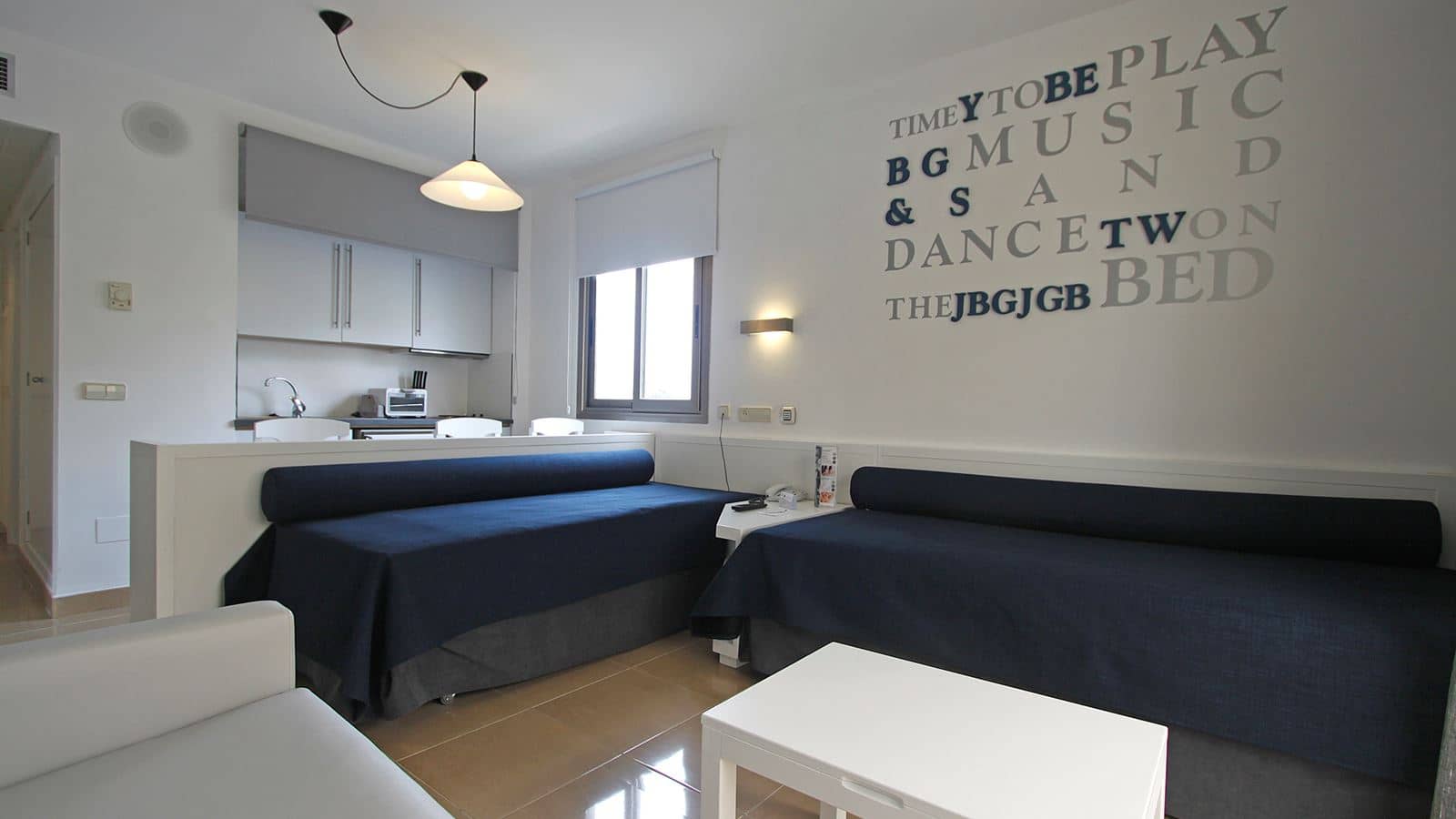 rooms-estudio-balcony-or-terrace