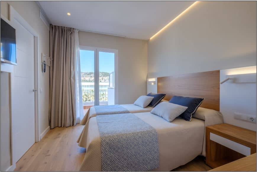 rooms-double-superior-with-balcony