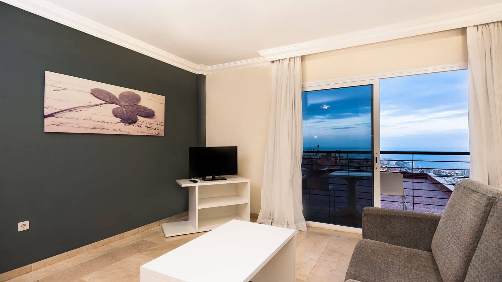 rooms-3-bedroom-standard-apartment-balcony-or-terrace