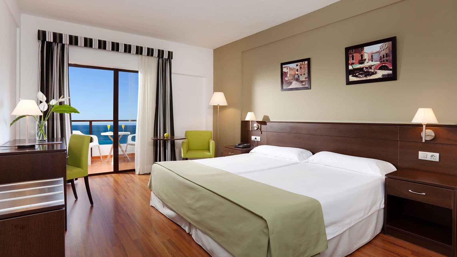 rooms-double-standard-room-seaview-balcony-or-terrace