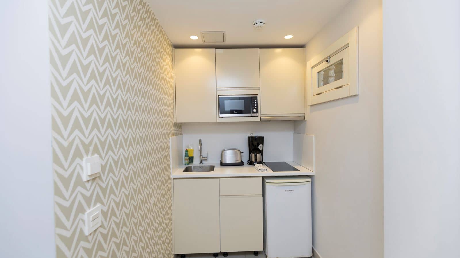 rooms-double-standard-1-bedroom-apartment-with-balcony-a2r