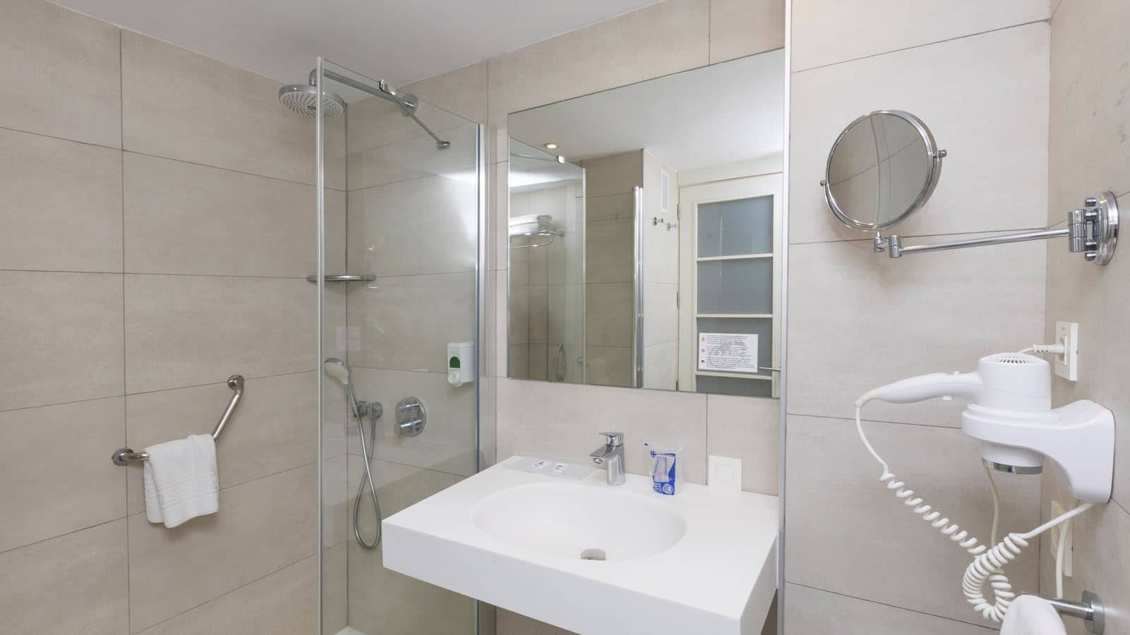 rooms-standard-studio-with-balcony-str