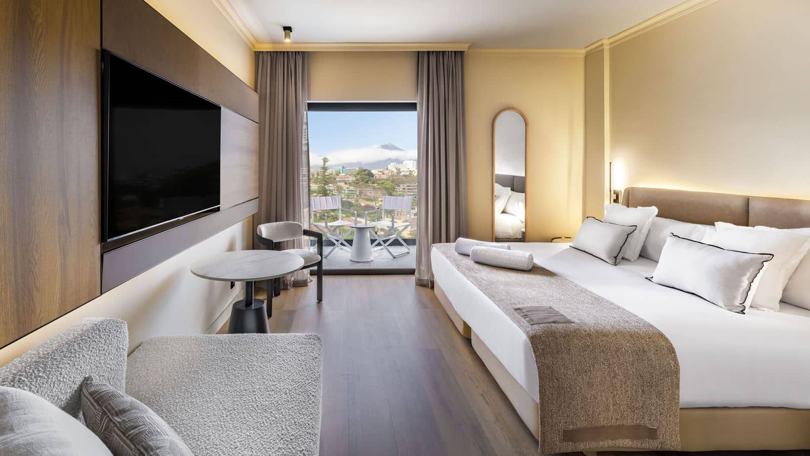 rooms-double-standard-with-balcony