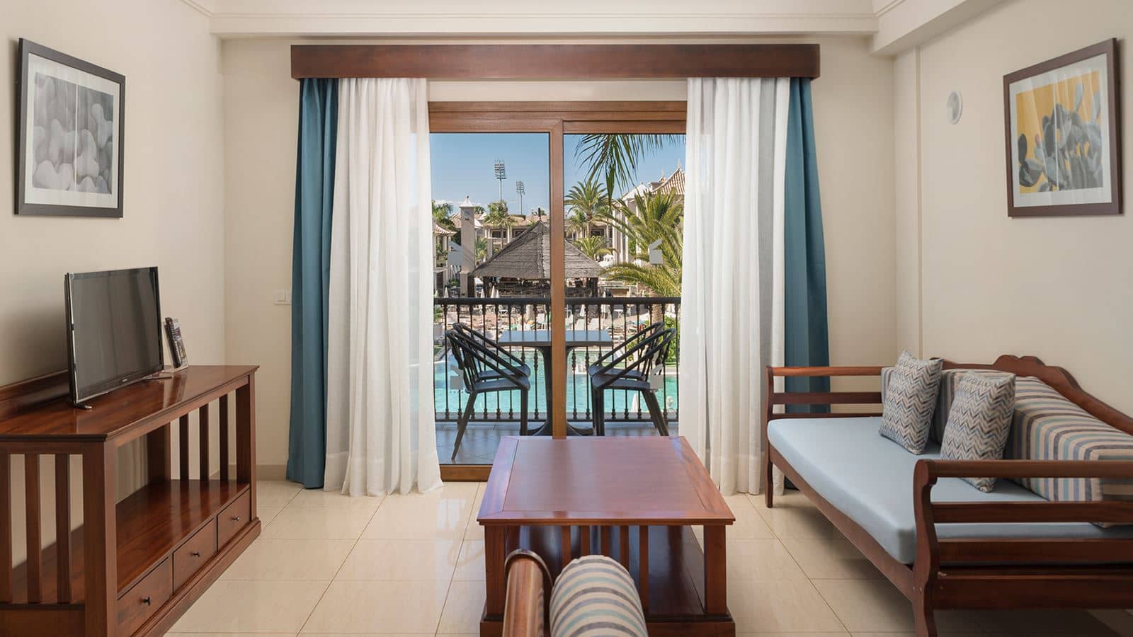 rooms-golf-view-suite-balcony-or-terrace