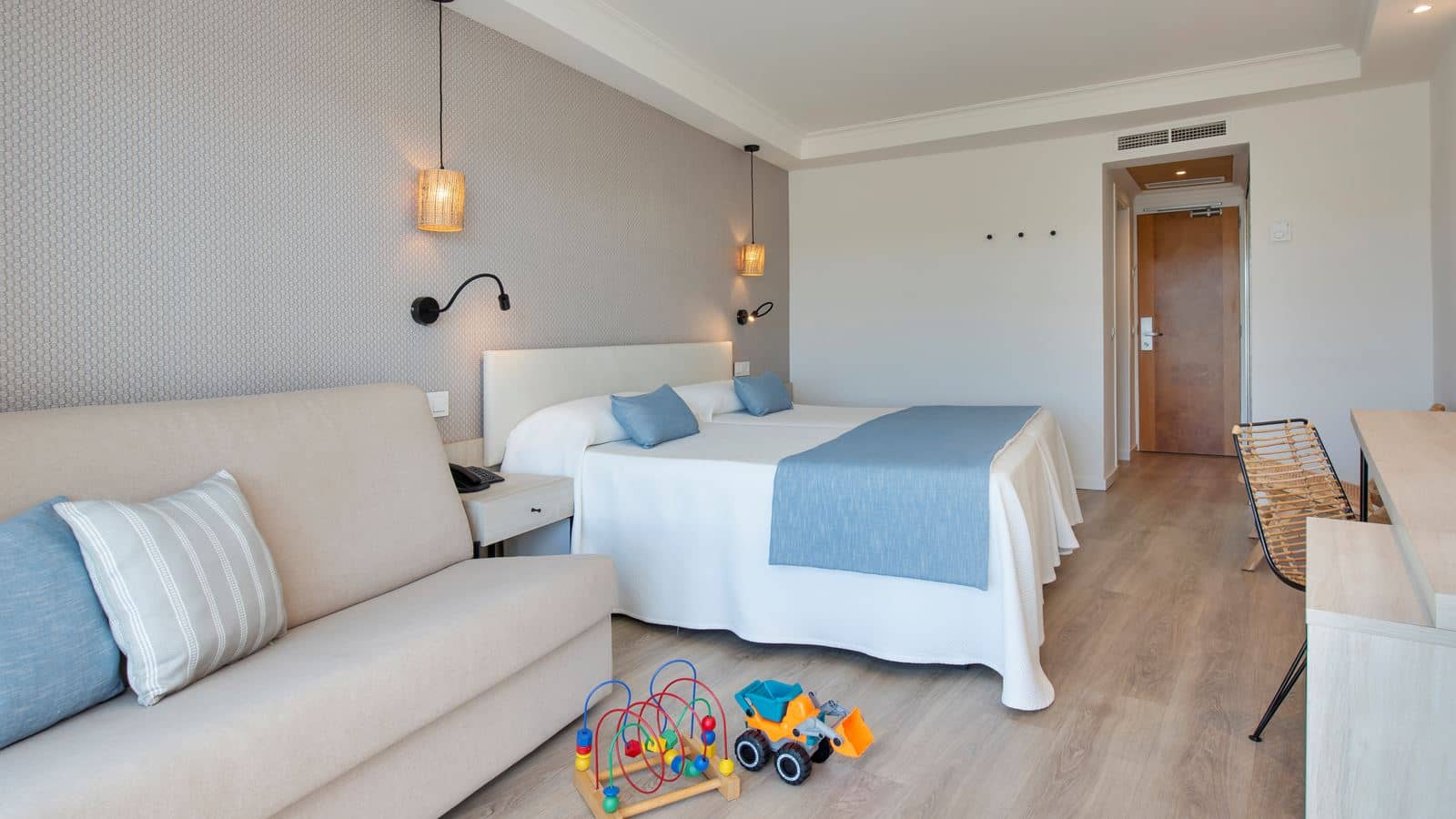 rooms-family-room