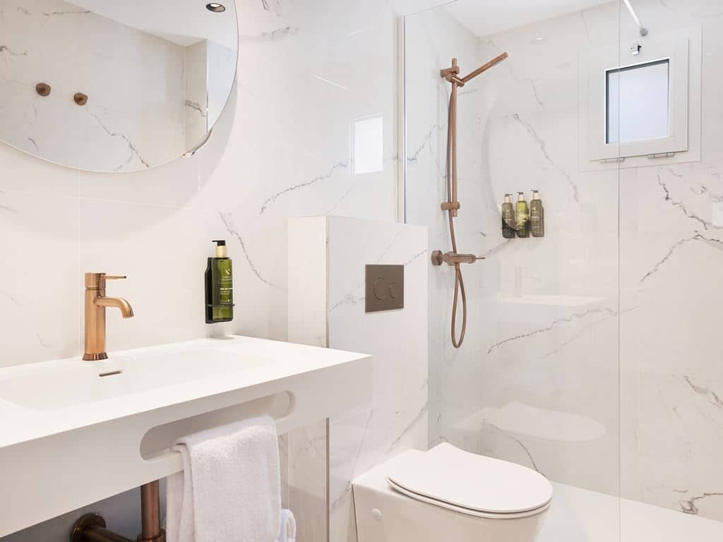 rooms-ib--single-room-balcony-or-terrace