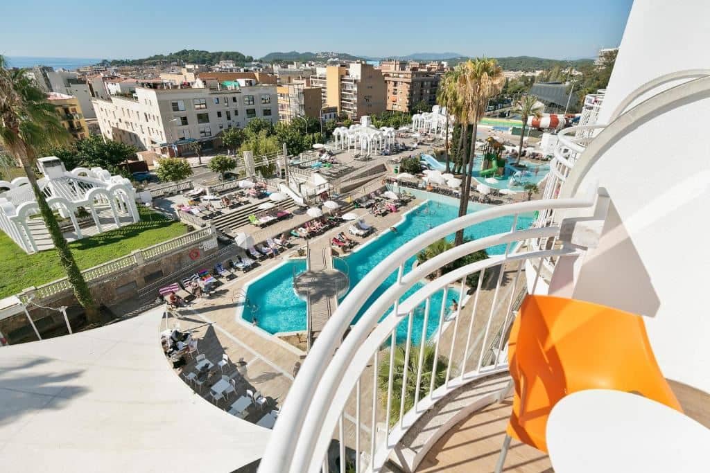 rooms-triple-pool-view