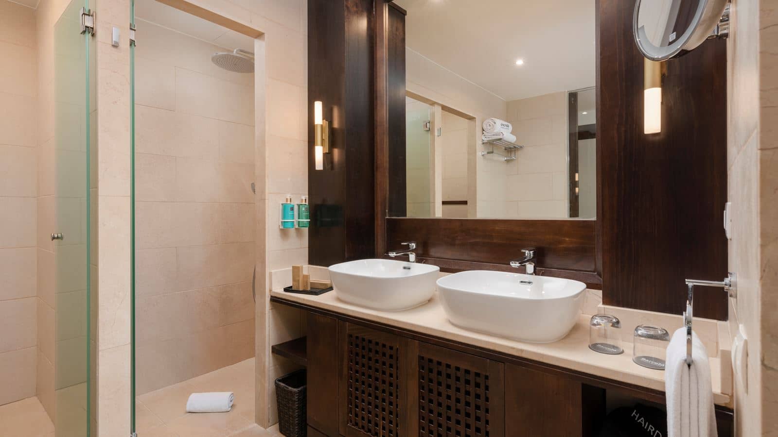 rooms-deluxe-room