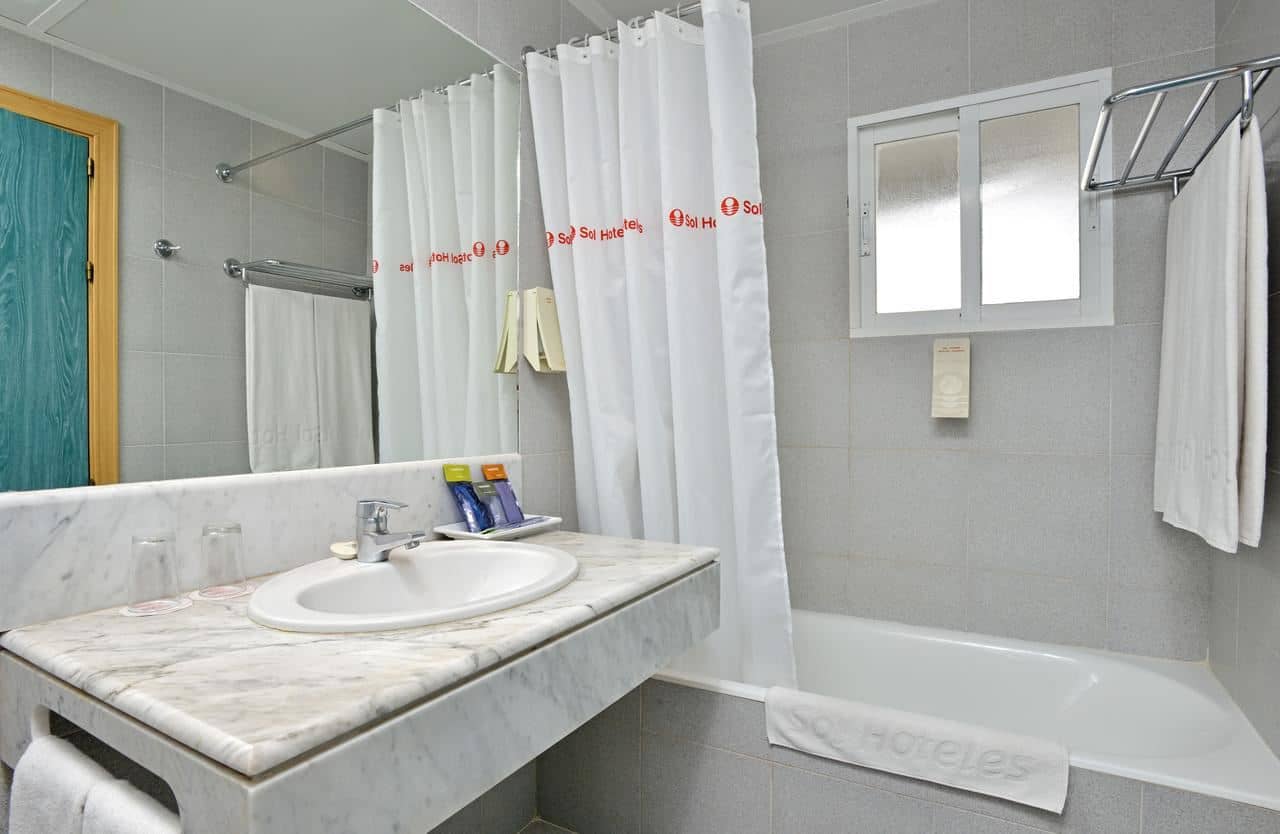 rooms-double-room-balcony-or-terrace