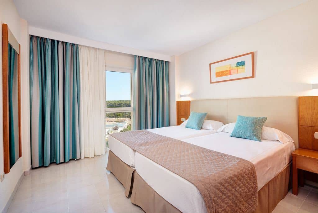 rooms-apartment-1-bedroom-balcony